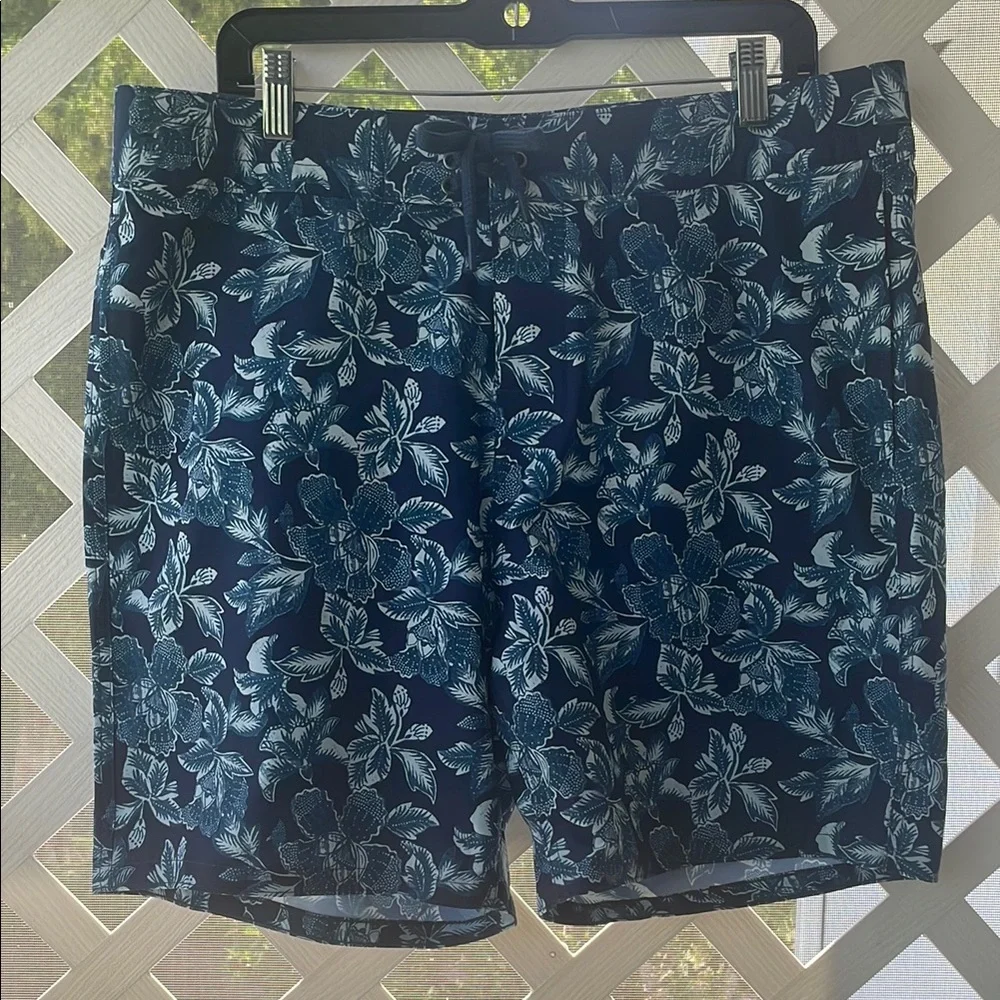 Faherty ‘Sunwashed Boardshorts’ in Frosty Bloom